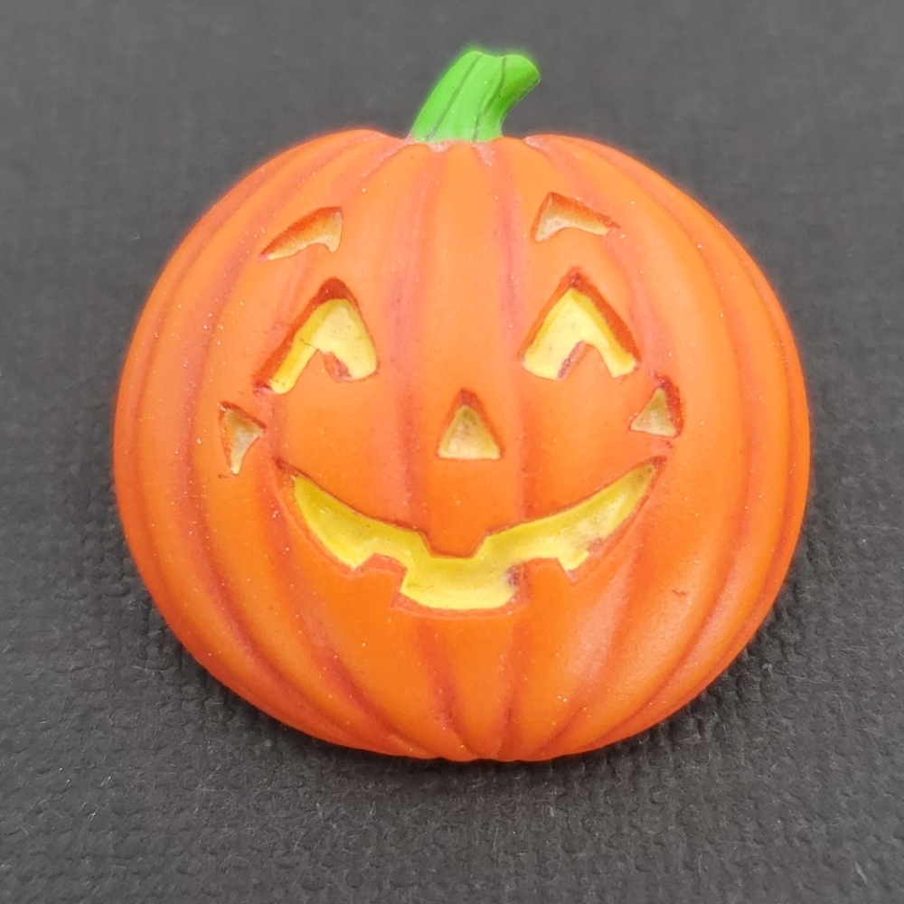 Smiling Orange Jack O'Lantern Pumpkin Pin